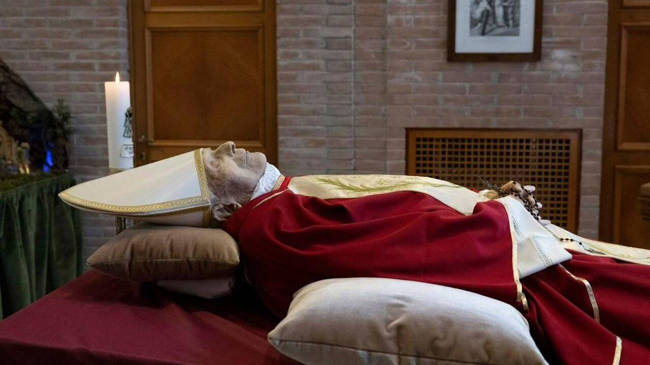 Restos mortales de Benedicto XVI.