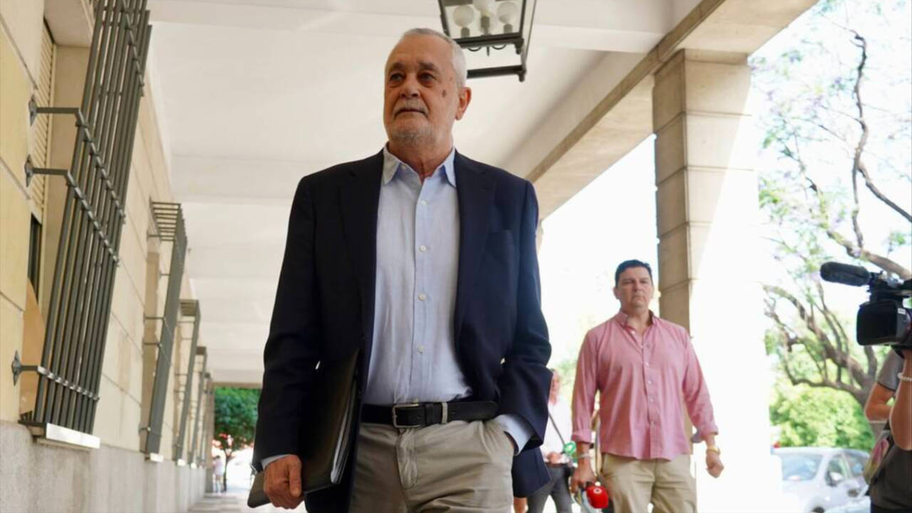 El expresidente del PSOE y la Junta de Andalucía, José Antonio Griñán, en su reciente visita a los juzgados de Sevilla.