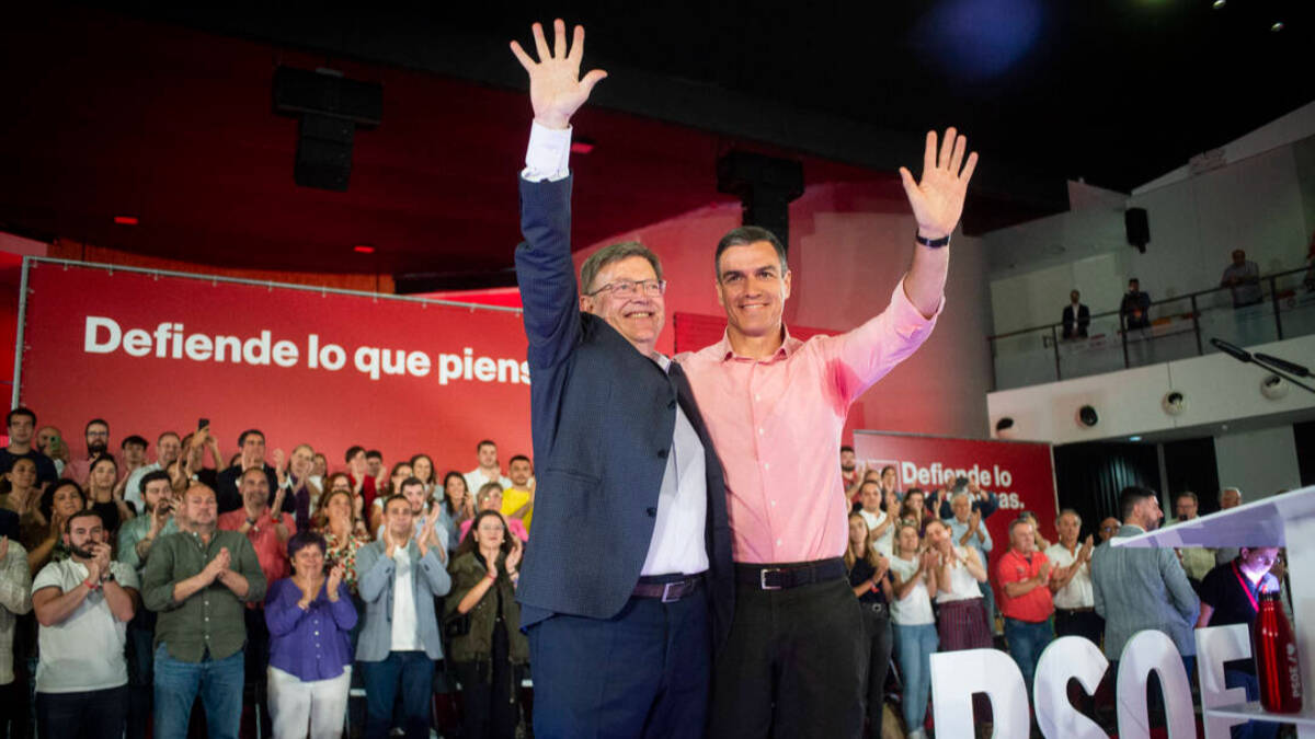 Ximo Puig y el presidente del Gobierno Pedro Sánchez , durante un acto del PSOE en Castellón.