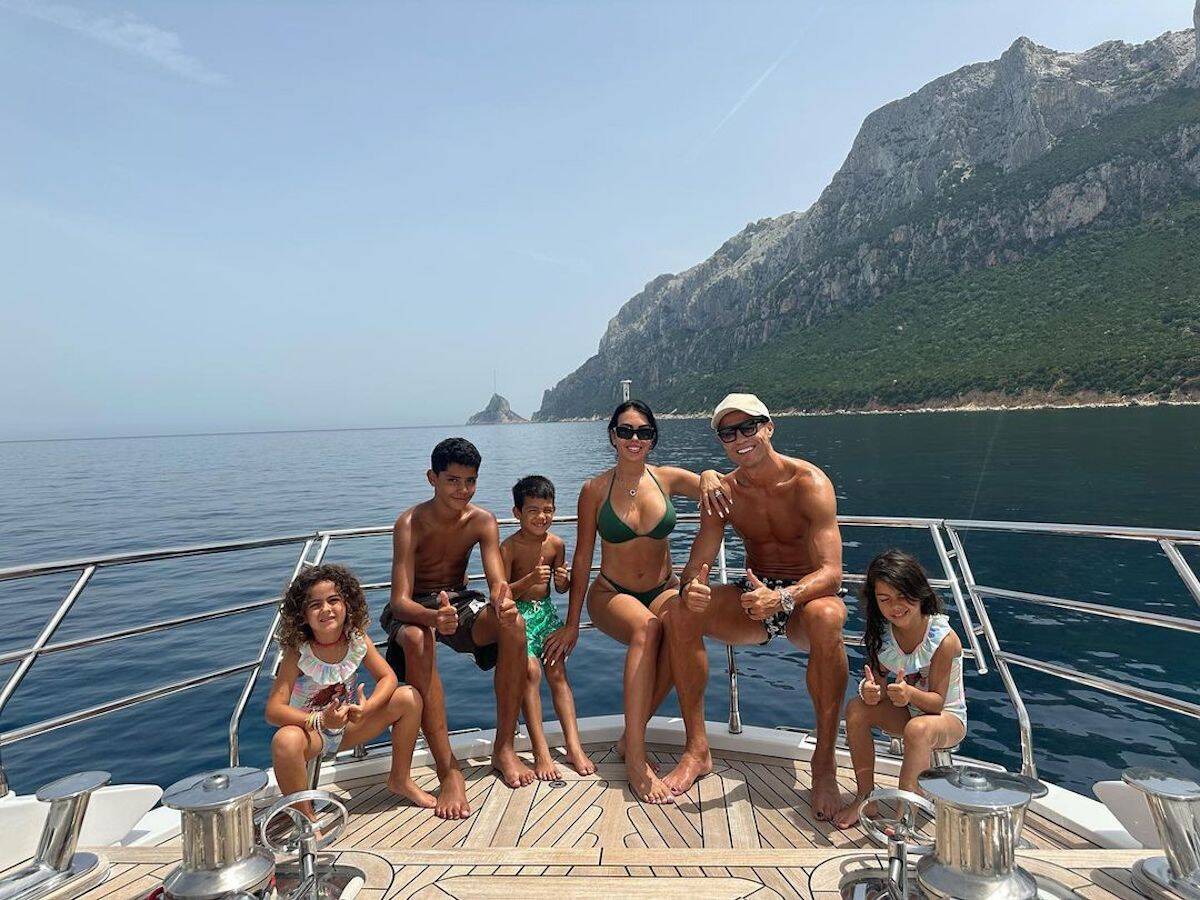 Georgina, Cristiano y cuatro de sus hijos: Alana Martina, Cris, Mateo y Eva. Instagram. 
