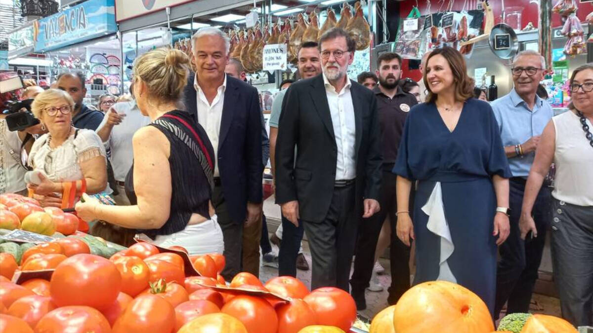 Rajoy en el Mercado Central con Catalá y González Pons