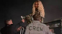 Un miembro del equipo de Beyonce pone la mano donde no debe y se lía la mundial