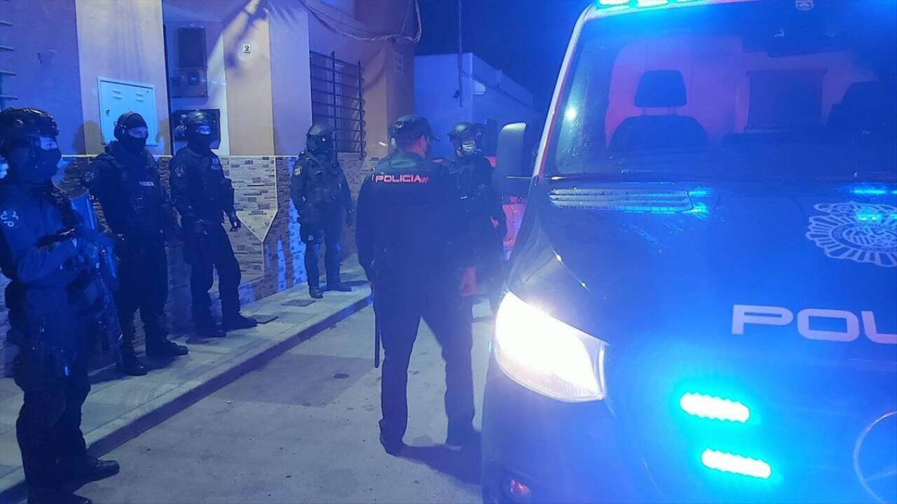 Agentes de la Policía Nacional en la operación contra el tráfico de droga en el Campo de Gibraltar