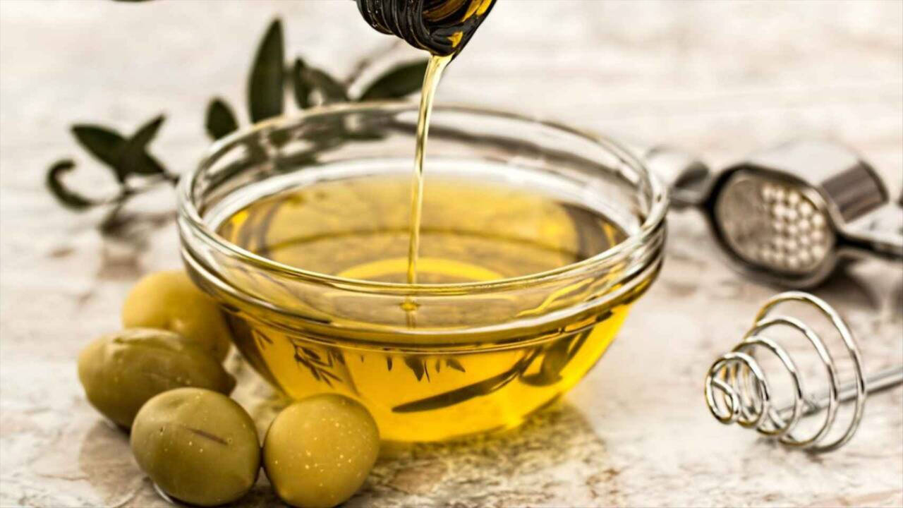 Los trucos para gastar menos aceite de oliva y ahorrar - ESdiario