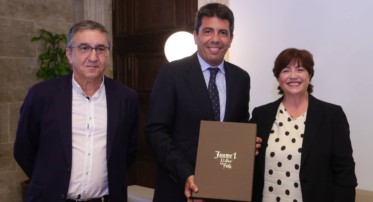 El conseller de Educación, José Antonio Rovira, Carlos Mazón, president de la Generalitat y Verònica Cantó, presidenta de la AVL - GVA