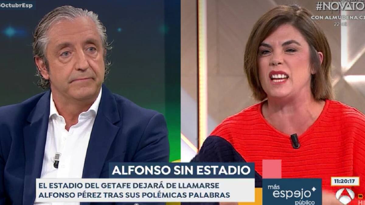 Josep Pedrerol y Samanta Villar durante discuten sobre el fútbol femenino y su equiparación con el masculino en Espejo Público.