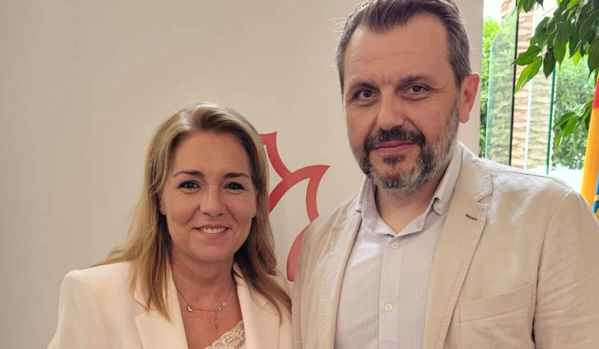 La consellera de Servicios Sociales, Susana Camarero, con el presidente de Aerte, José María Toro.
