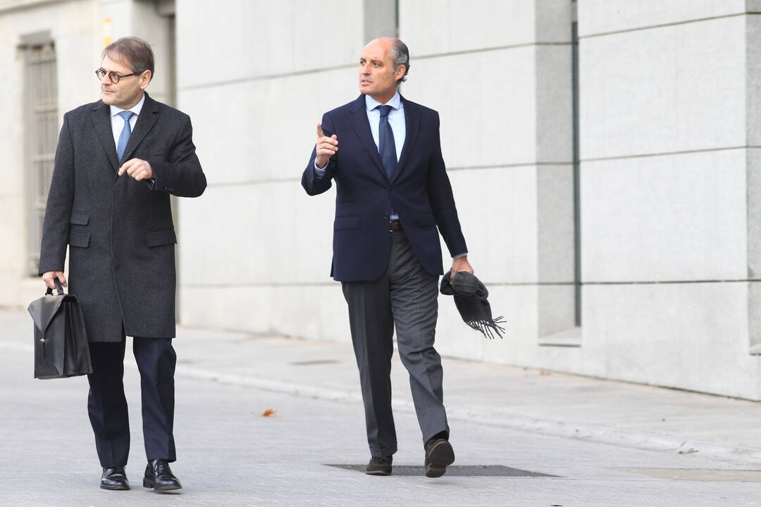 El expresidente de la Comunidad Valenciana, Francisco Camps, acompañado de su abogado, Pablo Delgado, acude a declarar a la Audiencia Nacional