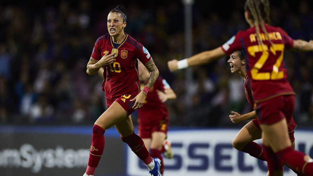 Jenni Hermoso celebra su gol contra Italia.
