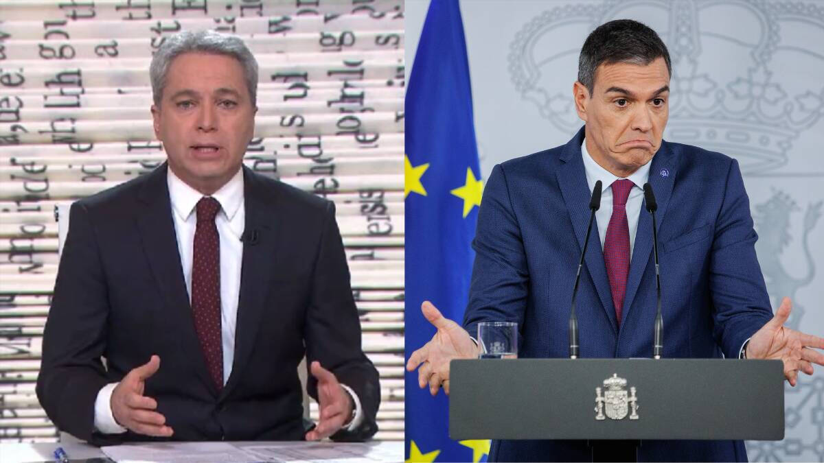 El presentador de los informativos de Antena 3, Vicente Vallés (izq.) y el líder del PSOE y presidente en funciones, Pedro Sánchez (der.)