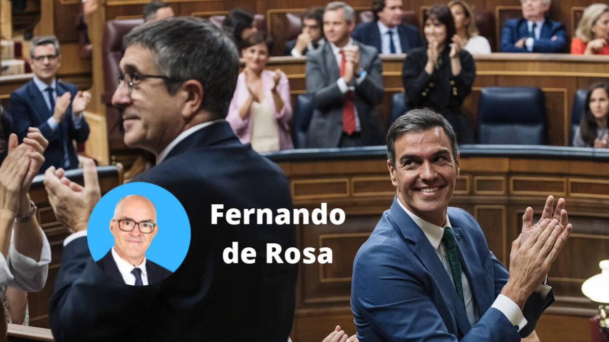 Patxi López y Pedro Sánchez aplauden durante una de las sesiones en el Congreso de los Diputados.