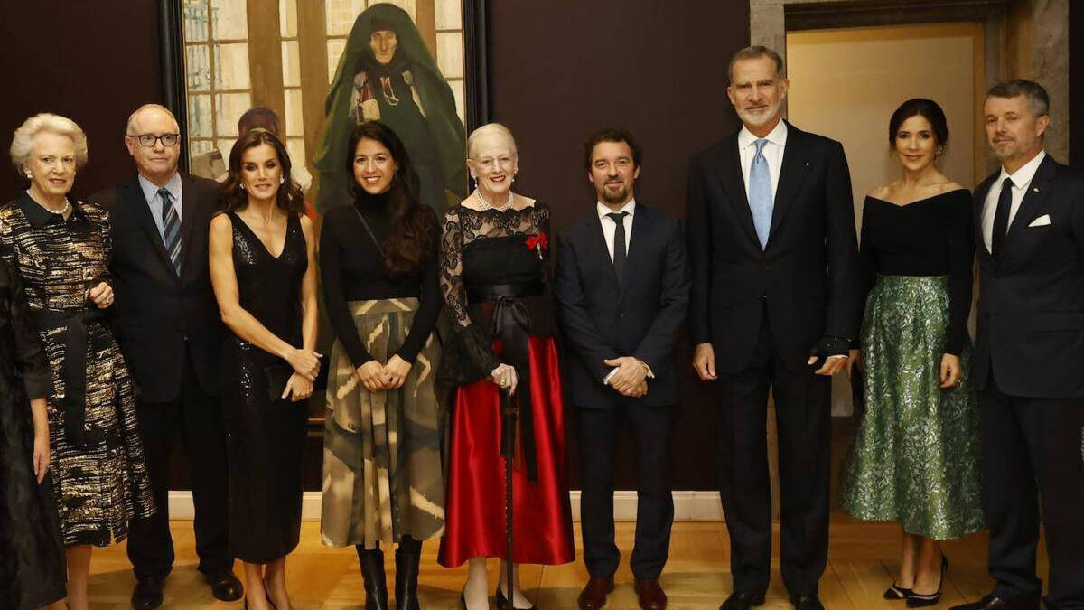 Los Reyes Felipe y Letizia con la familia real danesa.