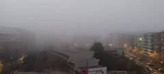 Las imágenes del denso banco de niebla que ha engullido Valencia