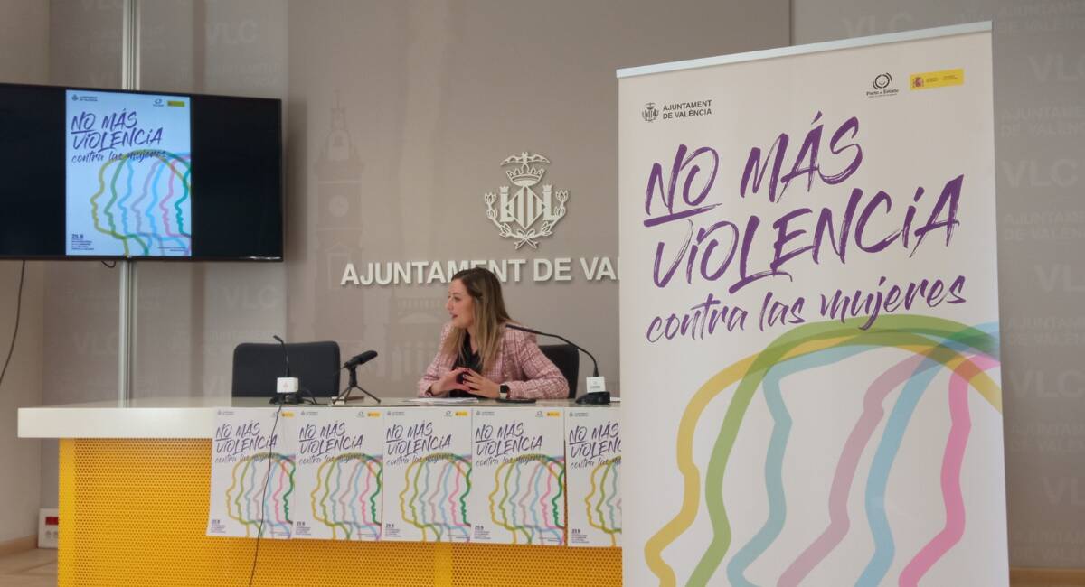 Rocío Gil en la presentación de los actos del 25N en València
