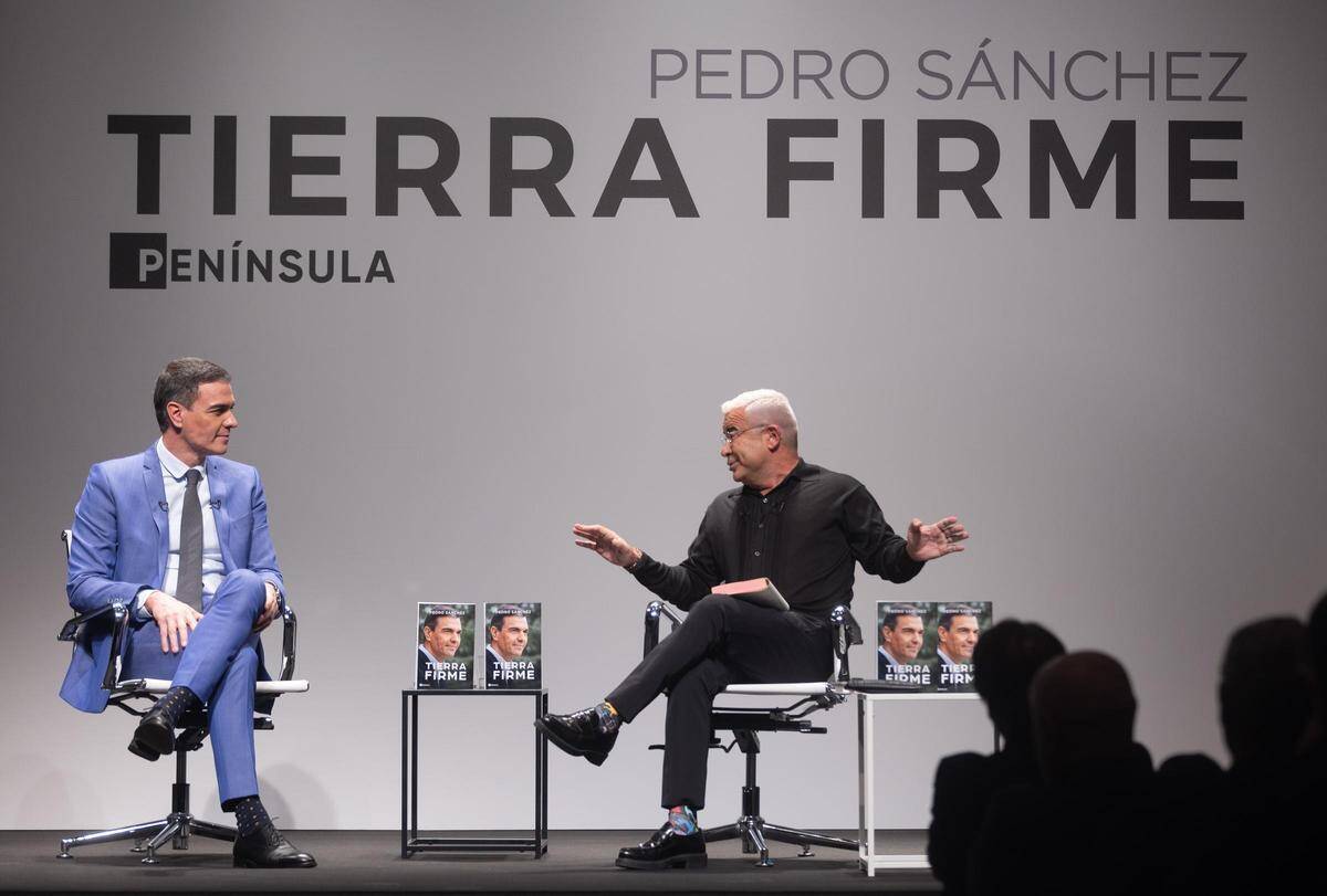 Pedro Sánchez y Jorge Javier Vázquez, en la presentación del libro.