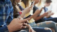 El Gobierno propone prohibir el uso de móviles en los colegios