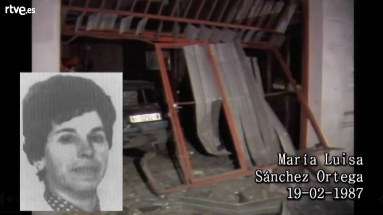 Fotograma de un reportaje de TVE emitido en 1987 con la foto de María Luisa Sánchez Ortega, la limpiadora asesinada por ETA