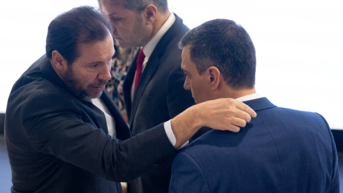 Óscar Puente saluda a Sánchez tras anunciar la ampliación de Barajas