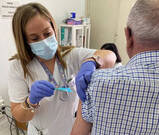 El hospital de Elche suministra 7.000 vacunas de gripe y Covid en enero