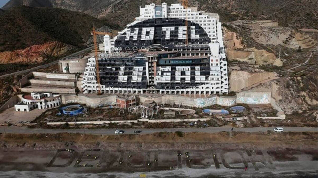 Imagen del hotel del Algarrobico, Carboneras (Almería).