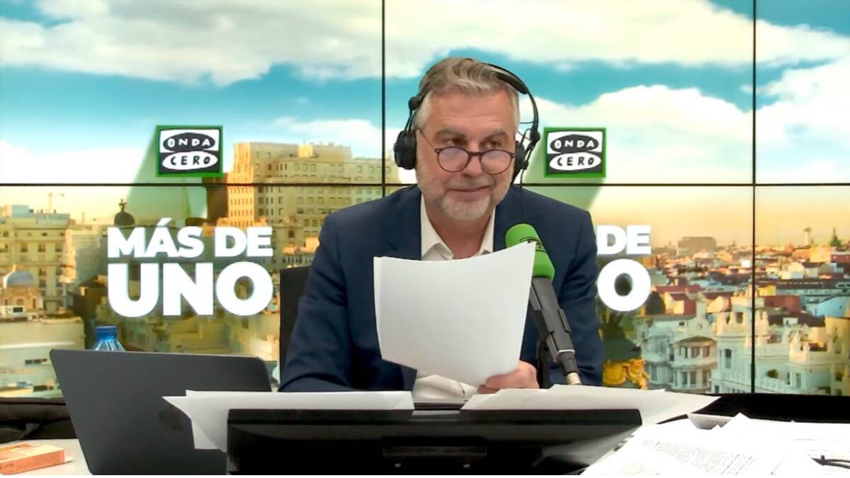 El presentador de 'Más de Uno' en Onda Cero, Carlos Alsina, durante su monólogo.