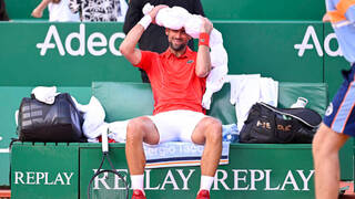 Novak Djokovic se lleva un botellazo en la cabeza tras su estreno en Roma