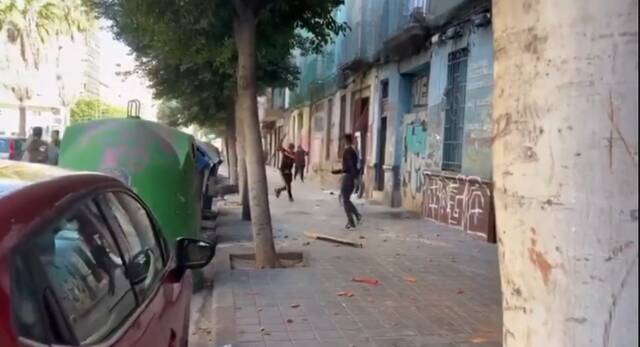 La Policía desaloja a los okupas de dos edificios en Peris y Valero
