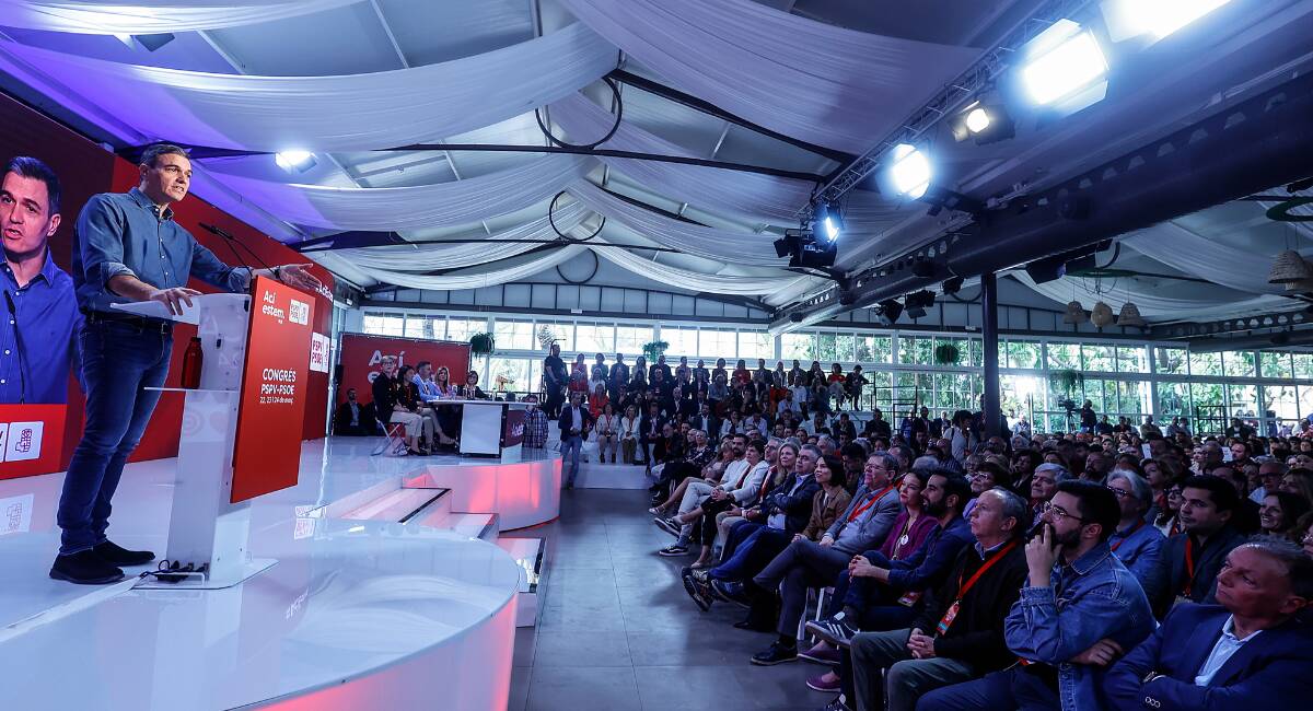 El secretario general del PSOE y presidente del Gobierno, Pedro Sánchez, interviene durante la clausura del Congreso extraordinario del PSPV