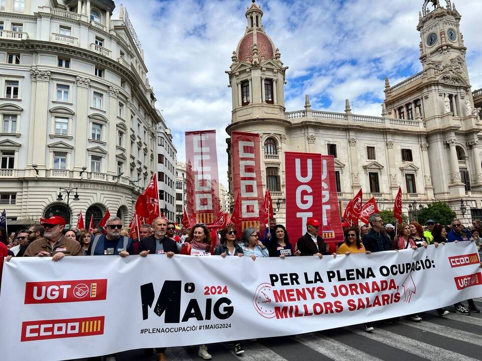 Manifestación del Primero de Mayo en València bajo el lema 'Per la plena ocupació: menys jornada, més salaris'