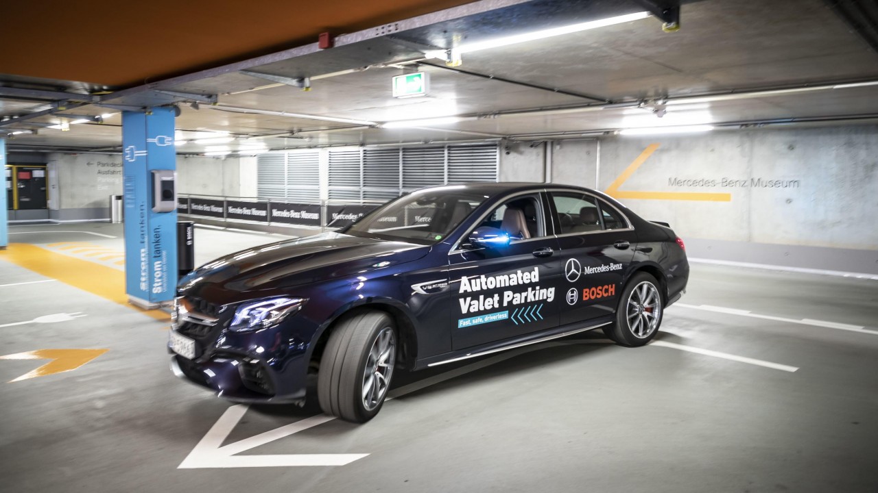  Tecnología y servicios de aparcamiento de Mercedes-Benz