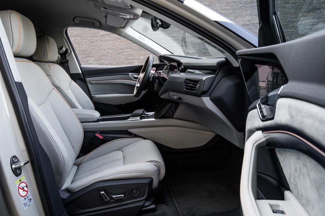 Audi e-tron Prototype-interior