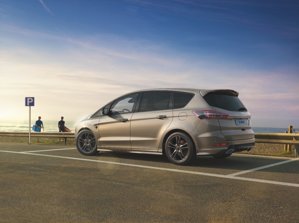 Ford S-Max-trasera