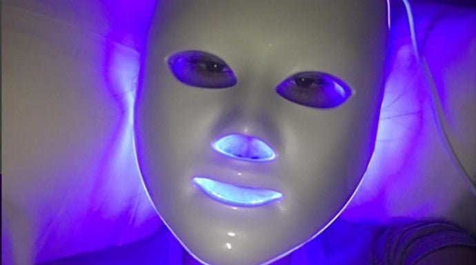 Beneficios de la máscara LED facial El principal objetivo de las terapias  con máscara LED facial es ofrecer un cuidado completo y en profundidad a  la