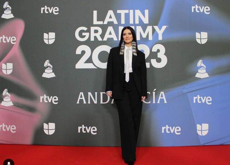 Laura Pausini; cantante y compositora