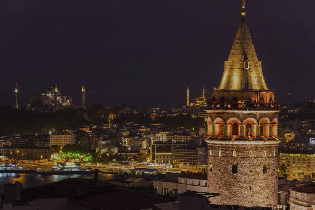 Torre de Gálata y vista general de Estambul (Turquía)
