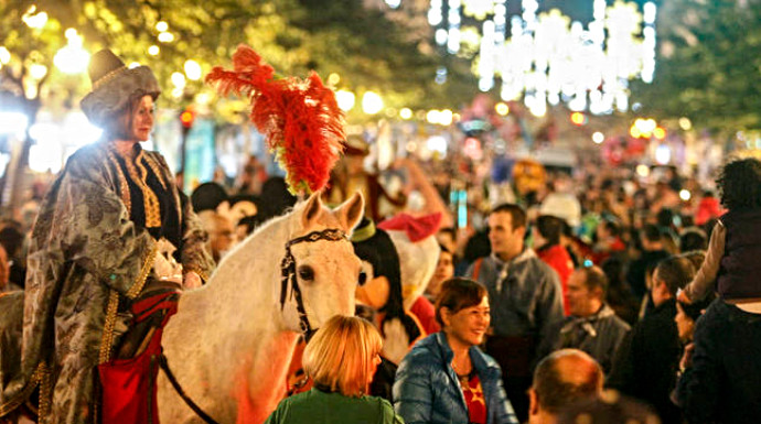 El ayuntamiento de Alicante manda cartas solo en valenciano a los escolares y suprime el tradicional desfiles de Carteros Reales.