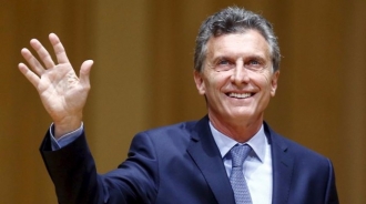 Macri jura su cargo eclipsado por la pataleta infantil de Kirchner