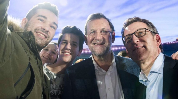 Rajoy durante un mitin tras la agresión.