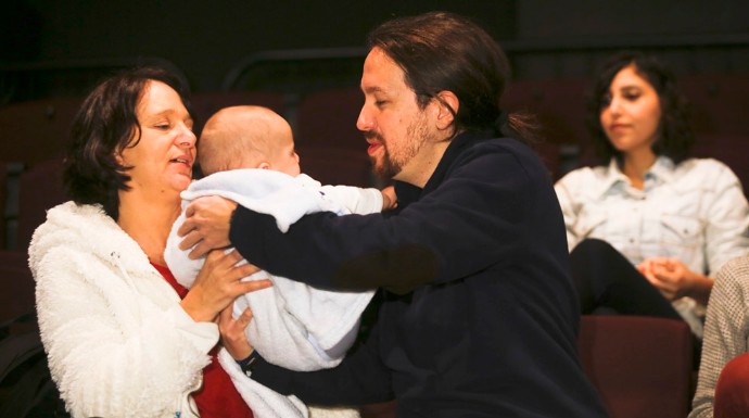 Iglesias se fue al cine con el bebé de Bescansa, una de las imágenes del día.