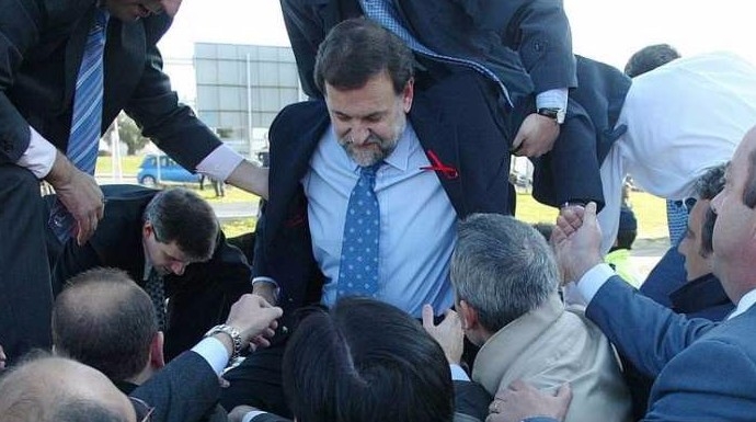 La tragedia aérea del piloto fallecido en Asturias afecta a Aguirre y Rajoy