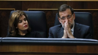 Soraya se cita con influyentes periodistas para preparar la sucesión de Rajoy