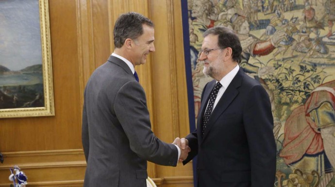 El Rey recibe a Rajoy en la ronda de consultas para formar Gobierno.