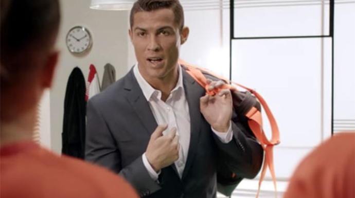 El futbolista Cristiano Ronaldo durante una de las secuencias del anuncio.