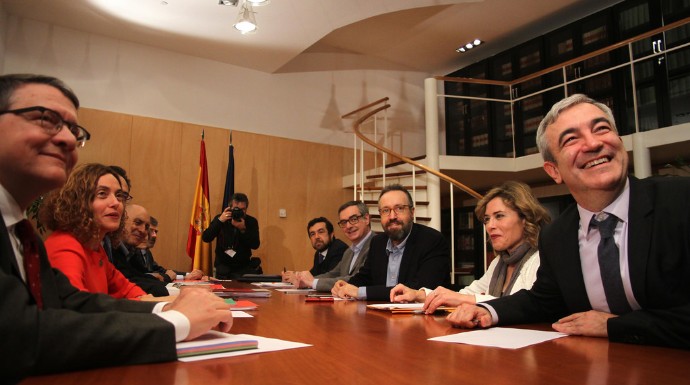 Reunión entre los equipos negociadores del PSOE y Ciudadanos.