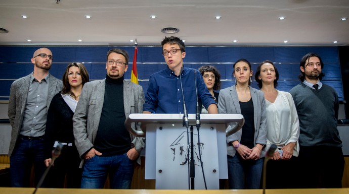 Errejón y el equipo negociador de Podemos este miércoles en el Congreso.
