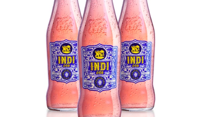 Lo más llamativo de la nueva tónica INDI Tonic Strawberry no es su color, es su sabor.