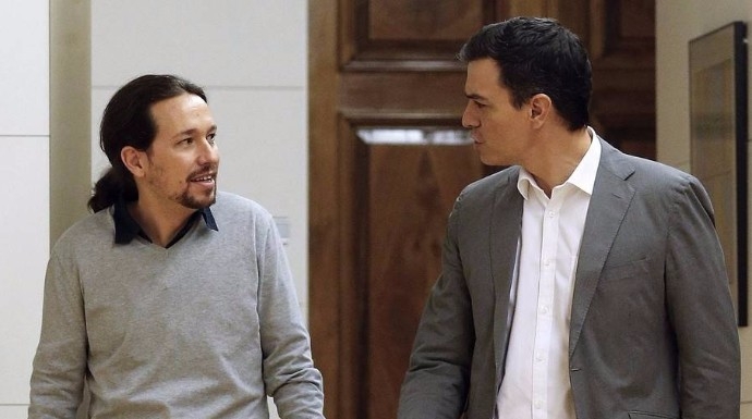 Pedro Sánchez traza un plan para ganarse a Podemos y anotarse el tanto ante el Rey