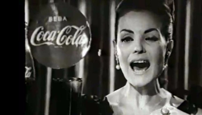 En el año 1961, la actriz Carmen Sevilla protagonizó el spot "Coca Cola refresca mejor".