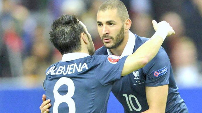 Karim Benzema y Valbuera durante un encuentro de la Selección francesa de fútbol. 