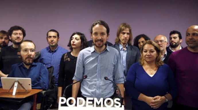 Pablo Iglesias respaldado por sus barones territoriales.